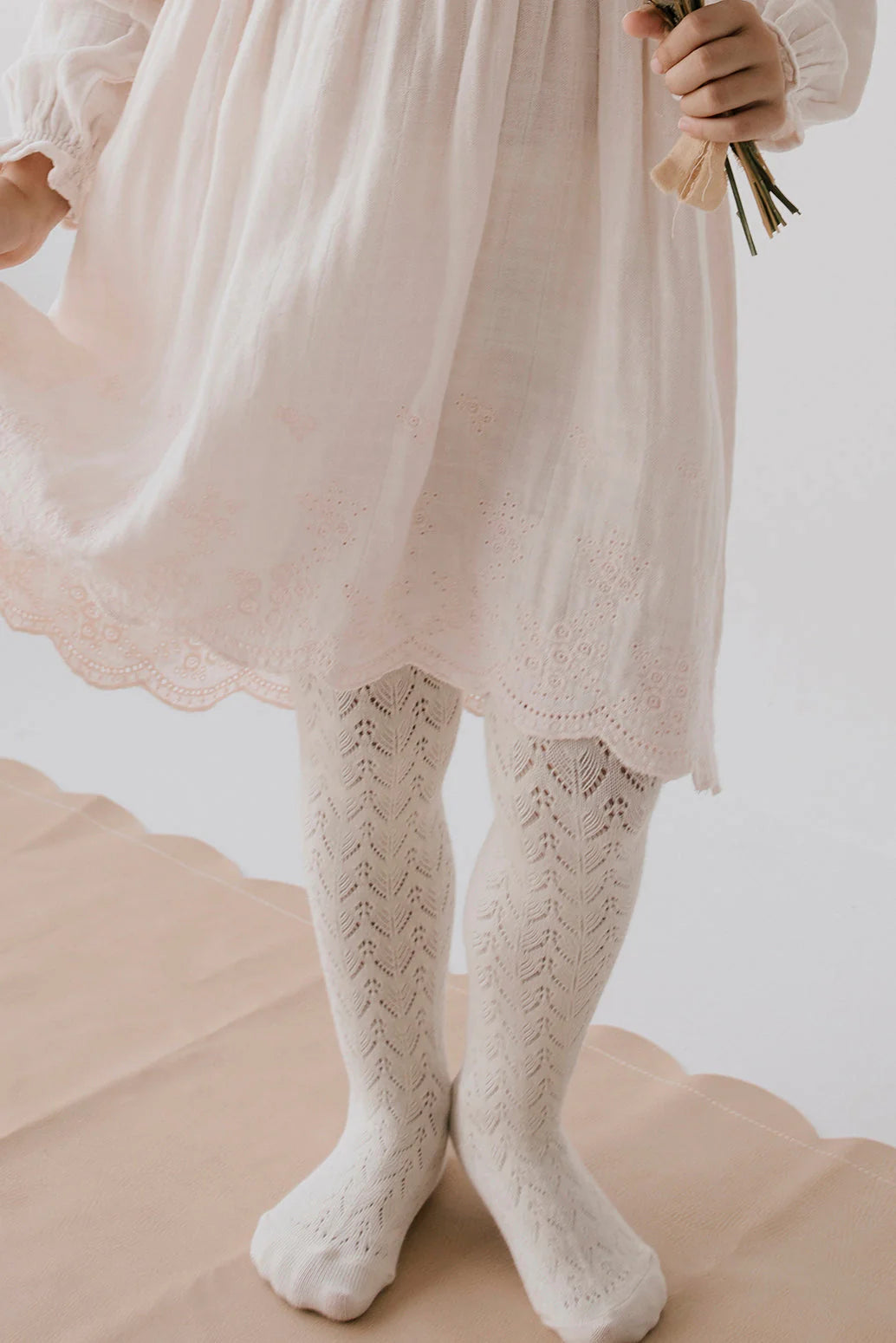 Scallop Weave Tight | Milk