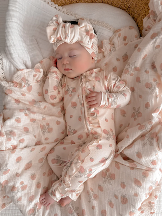 Frill Muslin Blanket | Strawberries