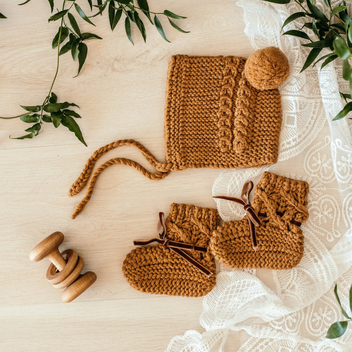 Merino Wool Bonnet & Booties Set | Bronze