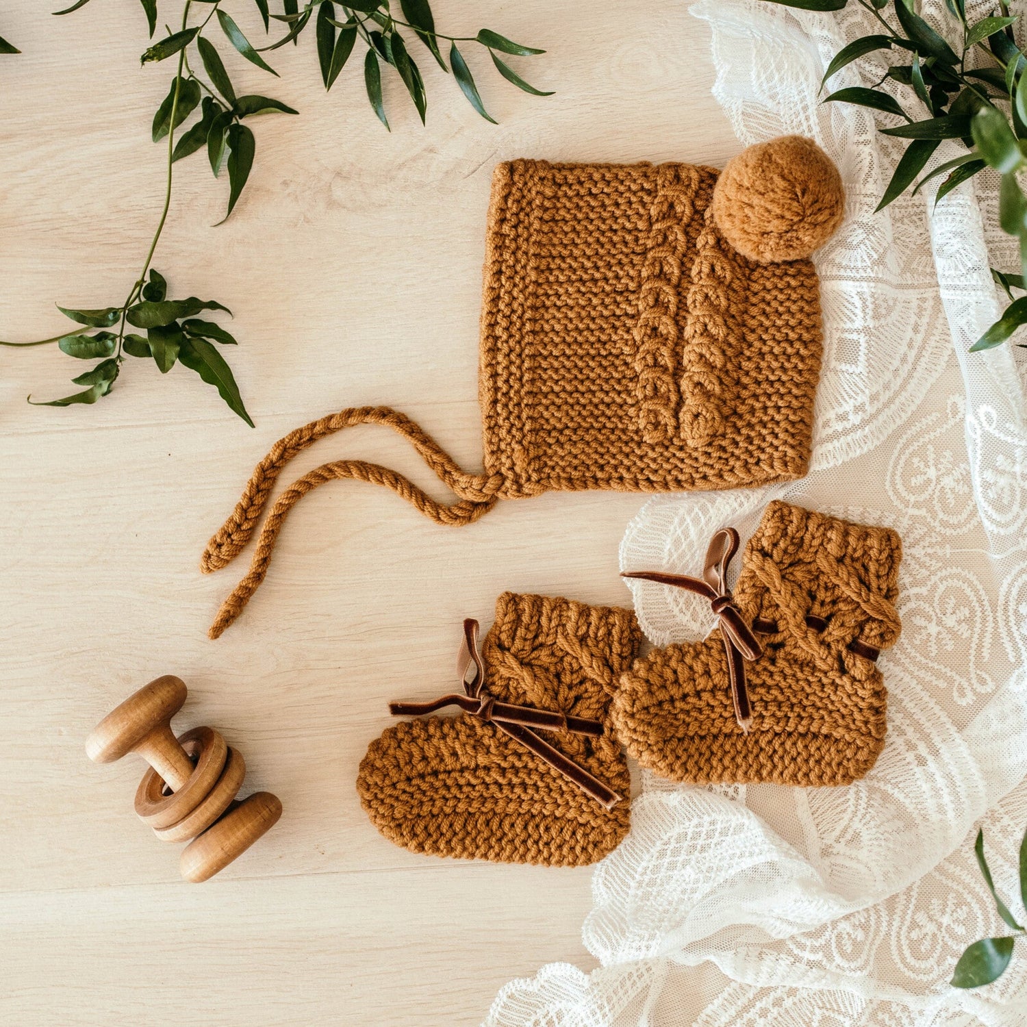 Merino Wool Bonnet & Booties Set | Bronze